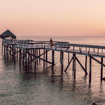 Dugong Beach Lodge Виланкулос Екстериор снимка