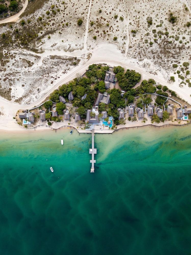 Dugong Beach Lodge Виланкулос Екстериор снимка