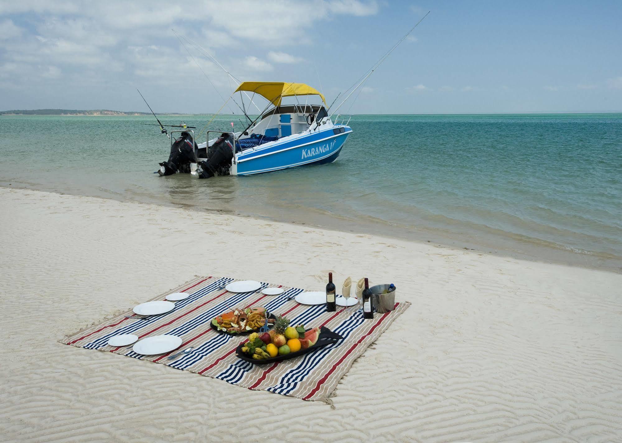 Dugong Beach Lodge Виланкулос Екстериор снимка