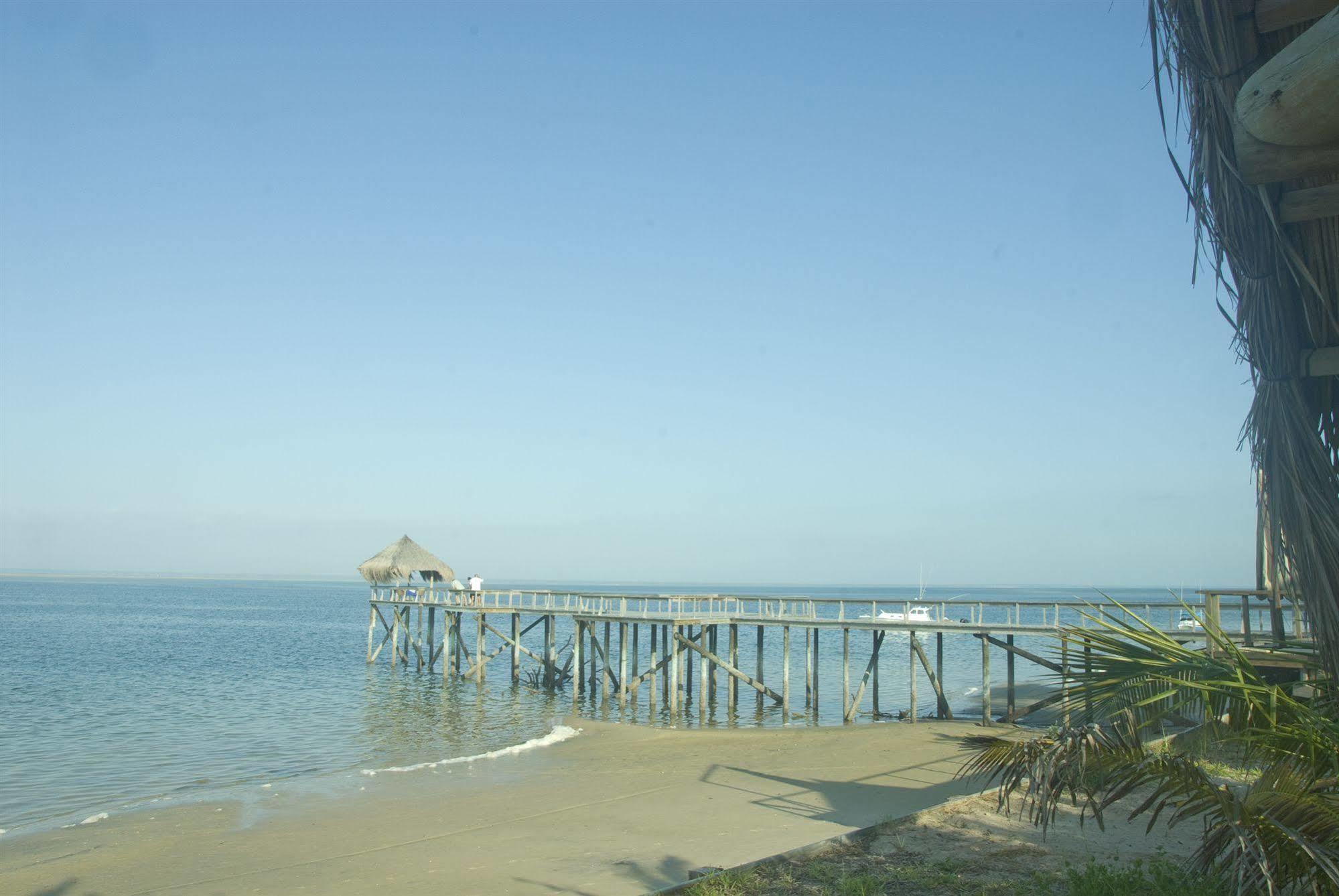 Dugong Beach Lodge Виланкулос Екстериор снимка