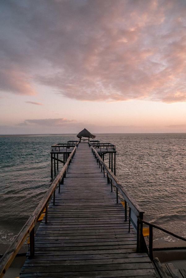 Dugong Beach Lodge Виланкулос Екстериор снимка