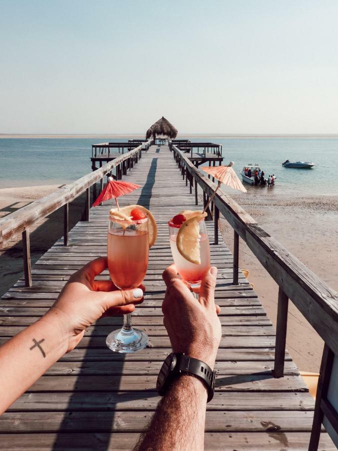 Dugong Beach Lodge Виланкулос Екстериор снимка