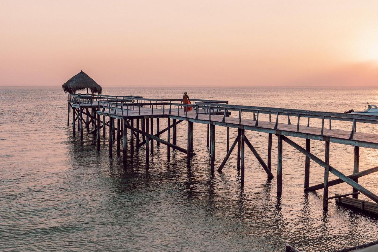 Dugong Beach Lodge Виланкулос Екстериор снимка